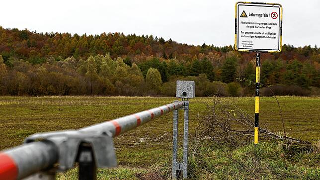 Noch herrscht in großen Teilen auf dem Bettenberg das &bdquo;absolute Betretungsverbot&ldquo;, denn Schilder mahnen: &bdquo;Das gesamte ...