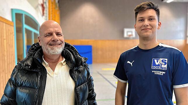 Joachim Spitz von der Pro Kids-Stiftung (links) und Trainer Marko Juric. Die Pro Kids-Stiftung ist seit zwei Jahren Träger des Projekts ...