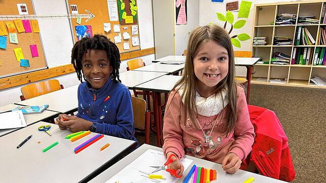 Nathanael Ofori (links) und Ariane Amann beim Saxonett-Kurs an der Pfullendorfer Hector-Kinderakademie. Diese fördert begabte Schüler. ...