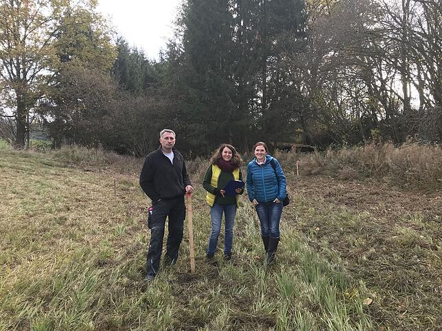 Bild 1: Neuer Raum für Amphibien: Umweltzentrum und Sielmann-Stiftung legen neue Kleingewässer bei Stockach an