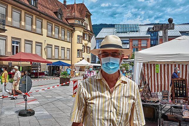 Durchgeplant: Bürgermeister Michael Thater freute sich über den gelungene Markt. Das Hygienekonzept von Kulturamt und Ordnungsamt wurde ...