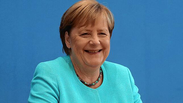 Bundeskanzlerin Angela Merkel (CDU) sitzt in die Bundespressekonferenz und stellt sich den Fragen der Hauptstadt-Journalisten. Es ist ...