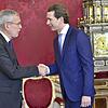 19.05.2019, Österreich, Wien: Alexander Van der Bellen (l), Bundespräsident von Österreich, empfängt Sebastian Kurz, Bundeskanzler von ...