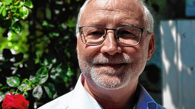 Hans Michael Jung ist als Leiter der psychologischen Beratungsstelle der katholischen Kirche mit seinem Team täglich an der Arbeit, ...