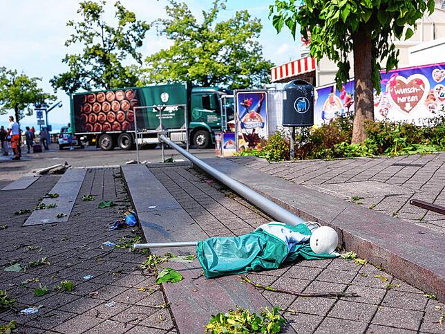 Vereinzelt hat auch der Seehasenfestaufbau Schaden davongetragen, aber alles in allem ging das Unwetter glimpflich aus.
