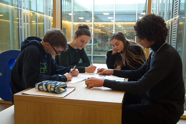 Bild 6: Abitur an der Gemeinschaftschule: Wie es funktioniert, wie man von einer anderen Schule wechselt und was der Unterschied zum Gymnasium ist