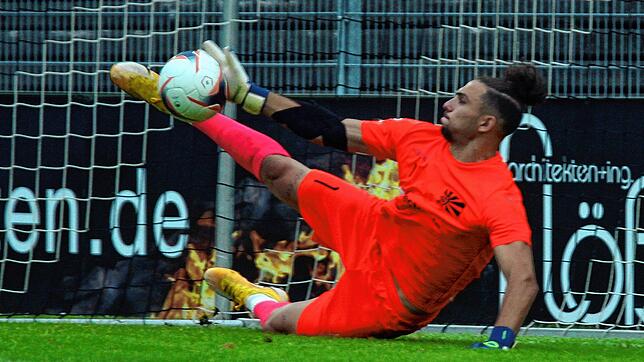 Elfmetertöter: Torhüter Andrea Hoxha hatte in den Elfmeterschießen großen Anteil am Villinger Erfolg. Im Viertelfinale gegen ...