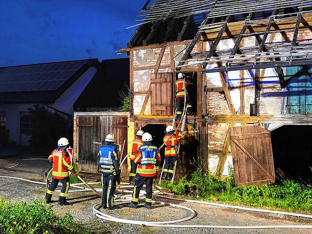 Der Brand in der Scheune in Möggenweiler konnte glücklicherweise rasch entdeckt werden. Nach ersten Löschaktionen der Anwohner und eines ...