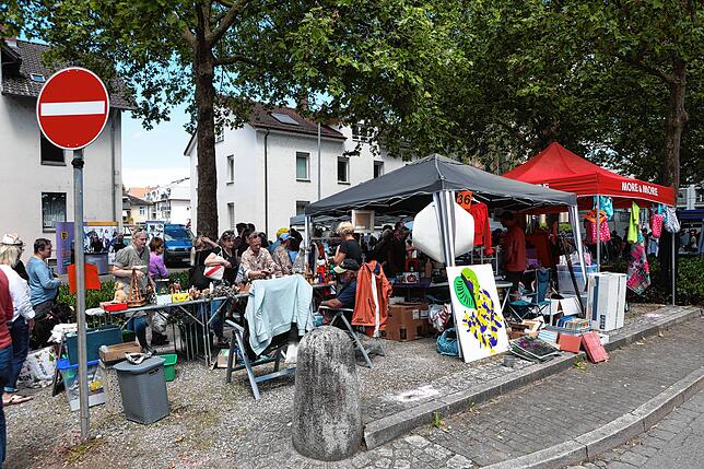 Bild 30: Konstanz: Schnäppchen gemacht? In Konstanz und Kreuzlingen wird gestöbert und gefeilscht