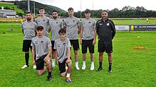 Trainer Berkay Cakici (oben, v. l.), Louis Geißer Attila Yüce, Nick Eberhardt, Bastian Bucher, Co-Trainer Fatih Avci, Olaf Wehinger ...