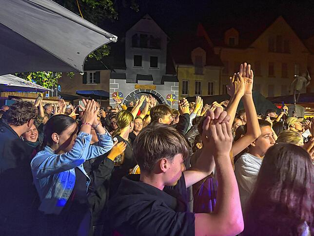 Die Band Crossage sorgte für super Partystimmung am Samstagabend.