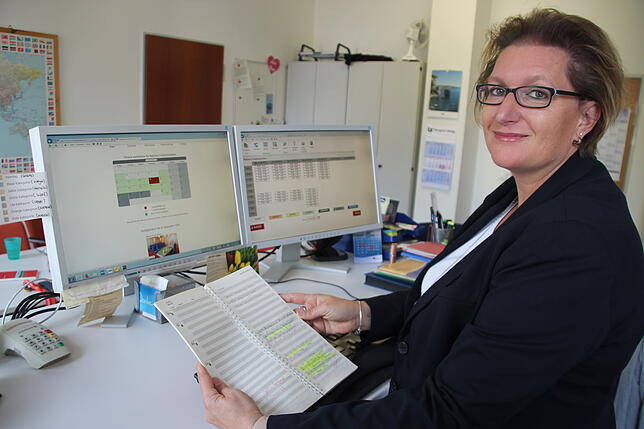 Standesamtsleiterin Judith Wolf und ihre Mitarbeiter haben den Traukalender in Buchform weggelegt und führen ihn seit 2013 digital. ...