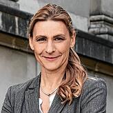 Sonja Venger ist Rechtsanwältin, Elternbeirätin und Mutter zweier Grundschulkinder in Friedrichshafen.