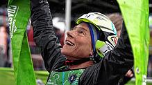Simone Maier nach ihrem Sieg beim &bdquo;Längsten Tag&ldquo; glücklich im Ziel angekommen. Das 243-Kilometer Rennen von Küste zu Küste ...
