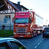 Für Gegenverkehr ist bei Lastwagen in Unterraderachs Straßen zu wenig Platz.