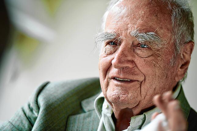 Der Schriftsteller Martin Walser erhielt 2002 in Waldshut den Alemannischen Literaturpreis. (Archivbild von 2015)