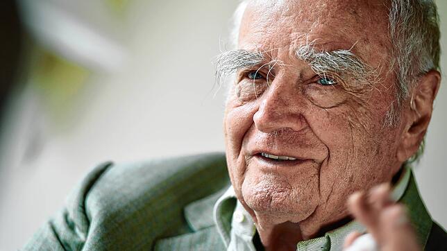 Der Schriftsteller Martin Walser erhielt 2002 in Waldshut den Alemannischen Literaturpreis. (Archivbild von 2015)