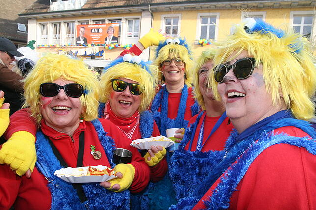 Bild 1: Hoorige Mess in Tiengen: Kaiserwetter, prächtige Stimmung, bunt verkleidete Narren (Teil II)