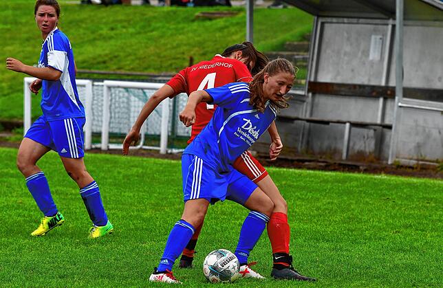 Bild 15: Fußballerinnen des SV Niederhof startet mit deutlichem 11:0-Derbysieg gegen die SG Hotzenwald in die neue Landesliga-Saison