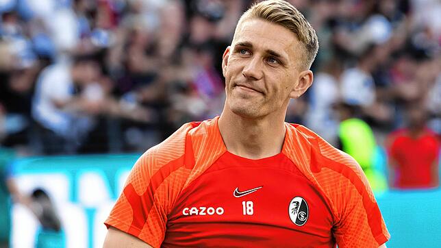 Dem Fußball hat der Rekordtorschütze des SC Freiburg, Nils Petersen, Adieu gesagt, jetzt ist er als Autor am Werk gewesen. Am Montag ...