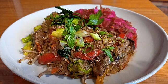 So sieht sie aus, die asiatische Reispfanne mit Kimchi.