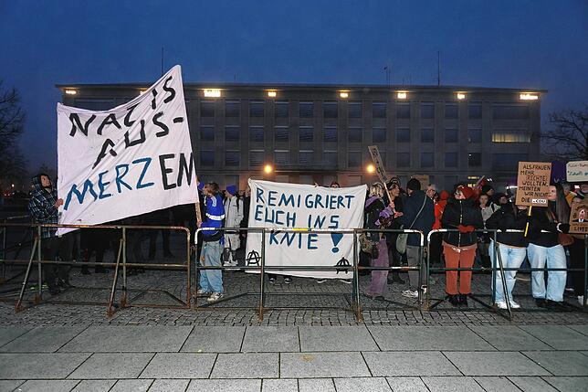 Bild 8: Friedrich Merz in Singen: Alle Bilder vom Wahlkampf-Auftritt und den Gegendemonstranten