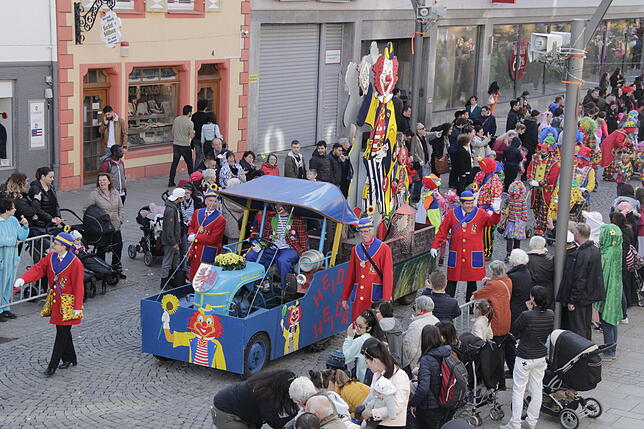 Bild 14: Bilder vom großen Kinderumzug von oben – Teil 3