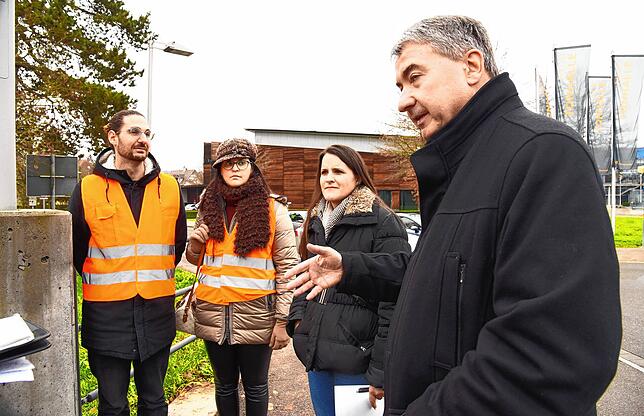 Sie sind zuständig für die Brückensicherheit in Villingen-Schwenningen (von links) Brückensachbearbeiter Steffen Schulz, seine Kollegin ...