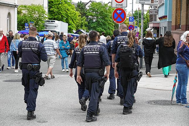 Zusätzlich zur Polizei sind 87 Security-Kräfte und der 14-köpfige kommunale Ordnungsdienst bei der Kulturnacht im Einsatz. Mehrere der ...