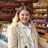 Die 28-jährige Dilara Sari stellte den Kontakt zur Stadt Konstanz her und hilft ihrem Mann auch sonst, wo sie kann. Wenn sie nicht in ...