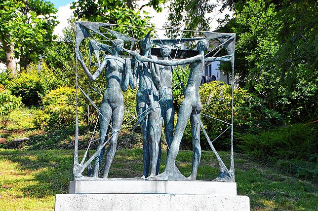 „Frauen im Netz“: Die Skulptur entstand zu einer Zeit, als Frauen begonnen haben, in die Politik zu gehen.
