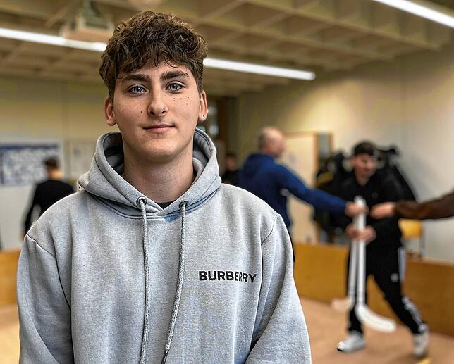 Justin Altug macht eine Ausbildung zum Zerspanungsmechaniker. Für den Sportunterricht habe sein Lehrer eine gute Alternative gefunden, ...