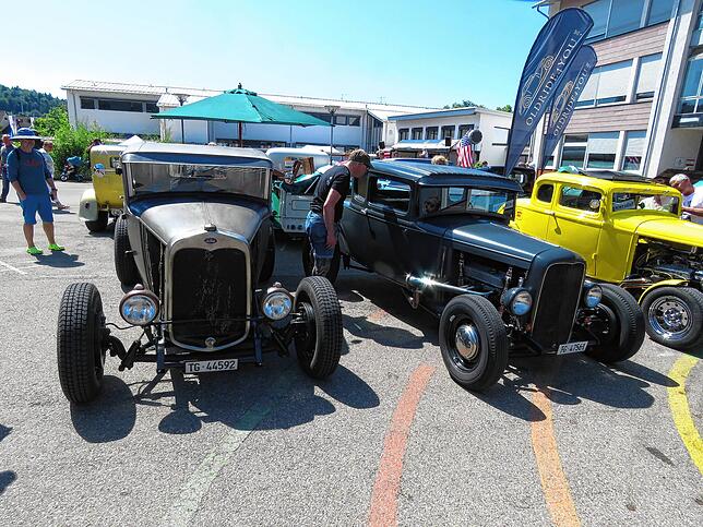 Bild 1: Chrom, Glitzer und dröhnende Motoren beim zwölften American-Cars- Treffen