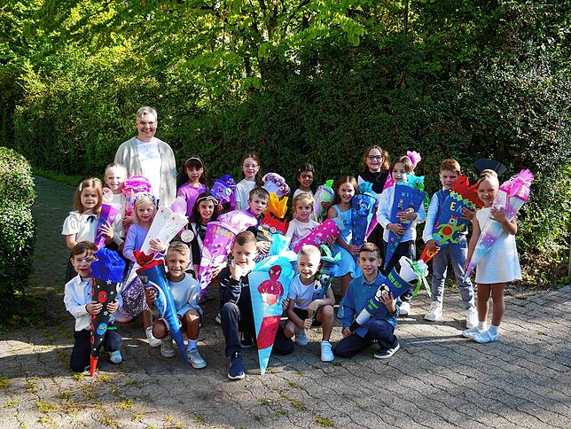 Klasse 1a der Grundschule im Steppach mit Klassenlehrerin Kirsten Henschen.