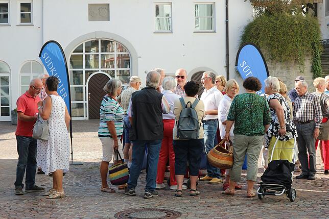 Angeregte Diskussionen ergaben sich beim Bürgergespräch des SÜDKURIER zum geplanten Rathaus-Umzug ins Bischofsschloss. Rund 50 ...