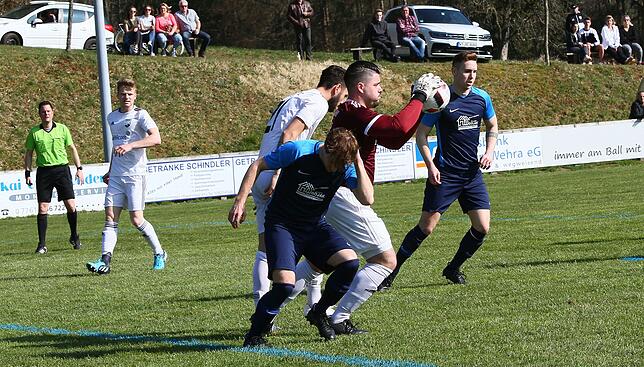 Bild 8: Die Spvgg. Brennet-Öflingen besiegt den FC Wehr mit 3:2 – und wir haben die Bilder