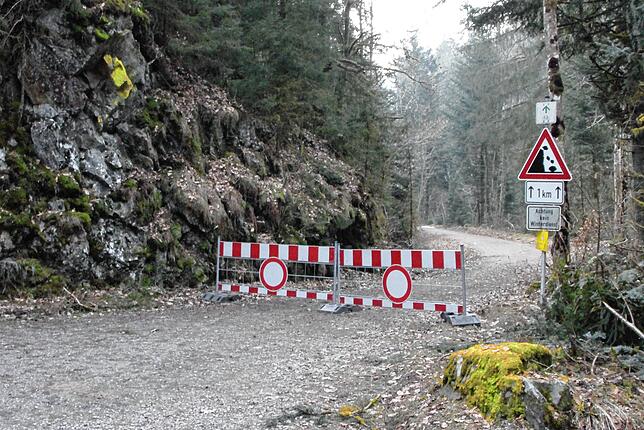 Nach Auskunft des Bürgermeisteramtes Murg betreffen die Sperrungen, wie hier bei Strahlbusch, lediglich den Fahrzeugverkehr. Fußgänger ...
