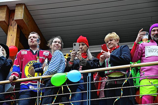 Bild 11: Fasnacht 2025: Hexen rollten im Villinger Landratsamt den roten Teppich aus - Die schönsten Bilder!