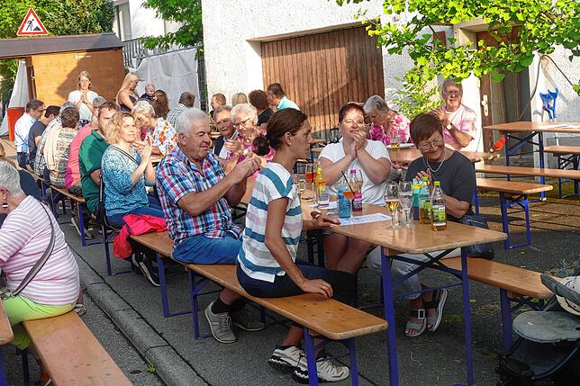 Bild 19: Musikkapelle, Bläserjugend und Gesangverein Hausen vor Wald feiern den Sommer mit hunderten Gästen