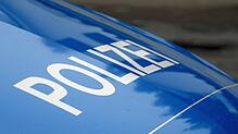 Bei einem schweren Verkehrsunfall auf der K 8201 ist der 50-jährige Fahrer eines Kleinbusses ums Leben gekommen.