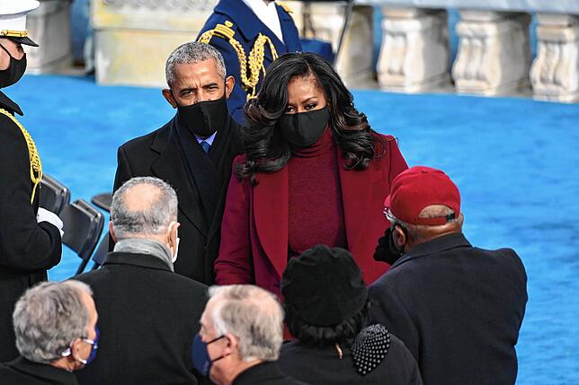 Ex-Präsident Barack Obama und seine Frau Michelle nehmen an der Zeremonie teil.