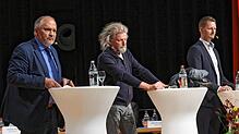 Die Kandidaten für den Oberbürgermeisterposten bei der Vorstellung im Milchwerk (von links) Amtsinhaber Martin Staab und die ...