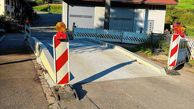 Die Behelfsbrücke im Schopfheimer Ortsteil Gersbach sorgt weiter für Unmut. Im Ortschaftsrat wird sie kritisiert und im Gemeinderat hat ...