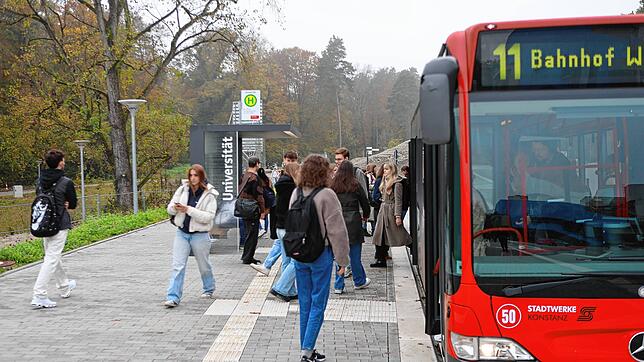 Betroffene, darunter von der Universität Konstanz und der Geschwister-Scholl-Schule, sind auf die Barrikaden gegangen, weil die Linie 11 ...