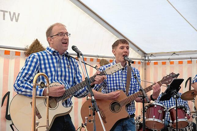 Bild 19: Birkendorfer Schopfschellenfest - Das sind die besten Bilder der Musiker