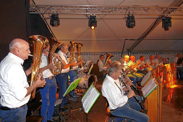 Traditionell sorgen die Musiker der Heuberg-Rangers für beste Unterhaltung beim Sommerfest der Feuerwehrkapelle Stetten a.k.M.