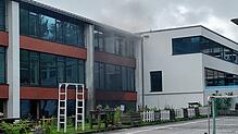 An der Sommertalschule ist am Samstagmorgen eine Rauchentwicklung zu erkennen.