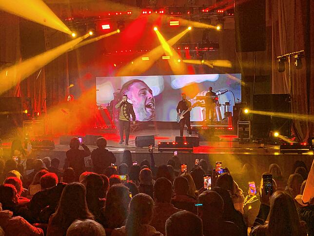 Auch dies ein unvergessenes Erlebnis: Ein Konzert der ukrainischen Band Antytila. Drei ihrer Musiker nahmen an den Gefechten um Kiew und ...
