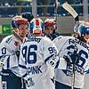 Auch in München hatten die Wild Wings allen Grund zum Jubeln. Hier gratulieren die Spink-Zwillinge Tylor und Tyson dem Torschützen zum ...