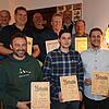 Mehrere Sportfreunde werden für ihre Leistungen und Vereinstreue ausgezeichnet. Vorne (von links): Michael Siber, Jan Maier und Julian ...